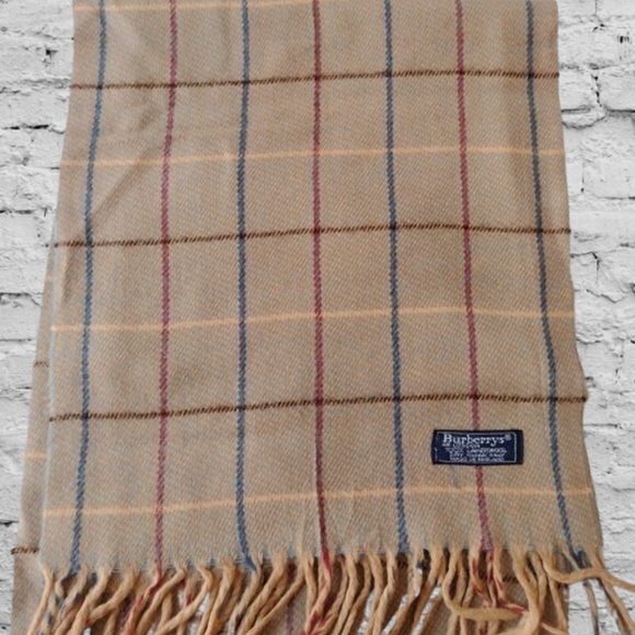 Burberry’s scarf - Picture 3 of 8